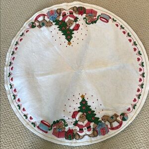 Holiday felt round with Teddy Bear Design